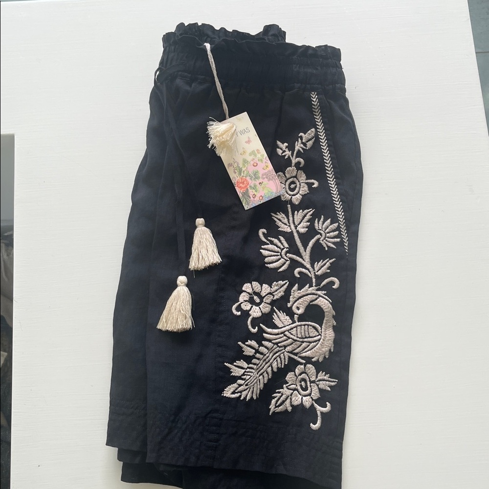 NWT Johnny Was “Trapunto” paper bag shorts in Black; size S - Picture 2 of 6